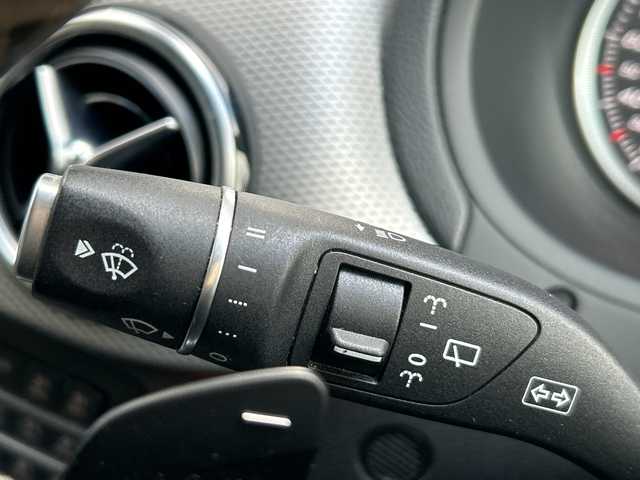 メルセデス・ベンツ Ｂ１８０ 兵庫県 2018(平30)年 5万km カルサイトホワイト 登録時走行距離49476km/レーダーセーフティパッケージ/純正ナビ/フルセグTV/バックカメラ/スマートキー/プッシュスタート/スカッフイルミネーション/前後ドライブレコーダー/前席シートヒーター/純正フロアマット/LEDヘッドランプ/AW付スタッドレスタイヤ4本積込/保証書/取説/スペアキー