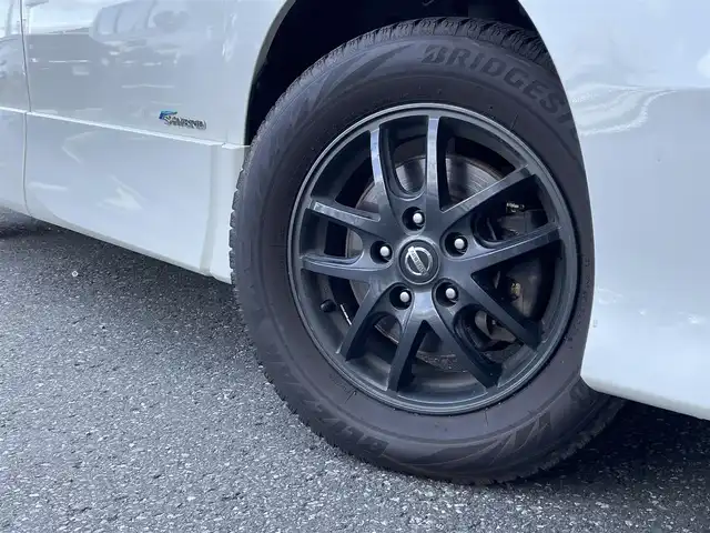 日産 セレナ ハイウェイスター Vセレクション 青森県 2017(平29)年 9.8万km ホワイト ・４WD/・純正9インチメモリナビ（MM517D-L）/・CD/DVD/SD/BT/フルセグTV/・フリップダウンモニター/・プロパイロット/・デジタル ルームミラー/・両側パワースライドドア /・電動パーキングブレーキ/・オートブレーキホールド/・ステアリングスイッチ/・シートヒーター/・LEDヘッドライト/・アイドリングストップ/・ドアバイザー/・ETC/・横滑り防止装置/・純正15インチホイール付きサマータイヤ積