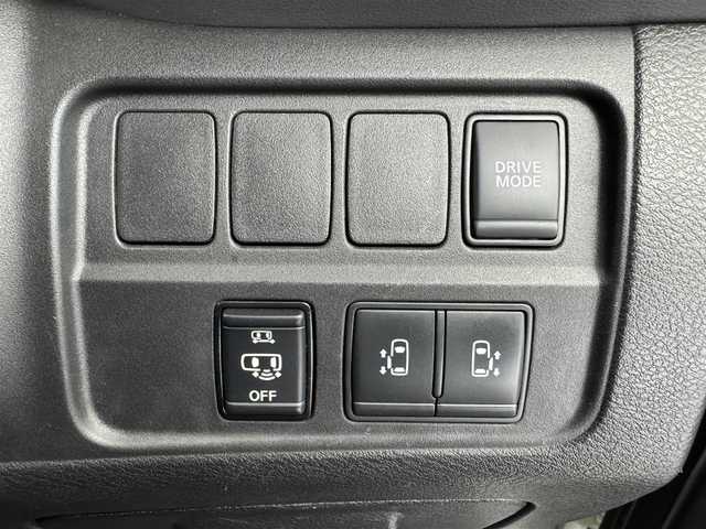 日産 セレナ e－パワー ハイウェイスター V 大阪府 2022(令4)年 5.9万km ブリリアントホワイトパール プロパイロット/純正ナビ/（Bluetooth／フルセグＴＶ／ＣＤ／ＤＶＤ）/全周囲カメラ/ＥＴＣ/ドラレコ/アラウンドビューモニター/インテリジェントルームミラー/純正フリップダウンモニター/両側パワースライドドア/純正１５インチＡＷ/ウインカーミラー/プッシュスタート
