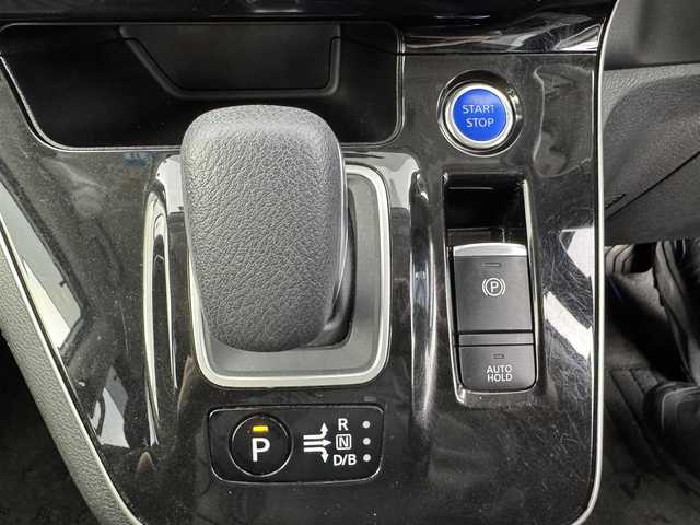 日産 セレナ e－パワー ハイウェイスター V 大阪府 2022(令4)年 5.9万km ブリリアントホワイトパール プロパイロット/純正ナビ/（Bluetooth／フルセグＴＶ／ＣＤ／ＤＶＤ）/全周囲カメラ/ＥＴＣ/ドラレコ/アラウンドビューモニター/インテリジェントルームミラー/純正フリップダウンモニター/両側パワースライドドア/純正１５インチＡＷ/ウインカーミラー/プッシュスタート