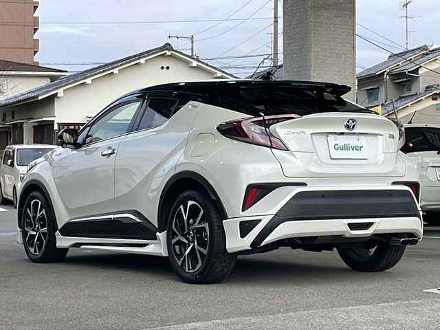 トヨタ Ｃ－ＨＲ G LEDエディション 愛媛県 2017(平29)年 4.9万km ブラック/ホワイトパールクリスタルシャイン 2トーン トヨタセーフティセンス/　衝突軽減システム/　車線逸脱防止装置/　横滑り防止装置/　オートマチックハイビーム/モデリスタフルエアロ/ワンオーナー/純正ナビ　(NSZT-Y66T)/前後コーナーセンサー/バックカメラ/純正ドラレコ/レーダークルーズコントロール/前席シートヒーター/LEDヘッドライト/ETC/純正アルミホイール/純正フロアマット/スマートキー