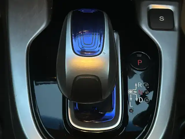ホンダ フィット ハイブリット Lパッケージ 兵庫県 2014(平26)年 7.6万km ビビットスカイブルーP 純正7インチSDナビ/BT/ワンセグ/CD/DVD/ETC/クルーズコントロール/ドアバイザー/ハーフレザーシート/革巻ステアリング/純正フロアマット/ABS/横滑り防止装置