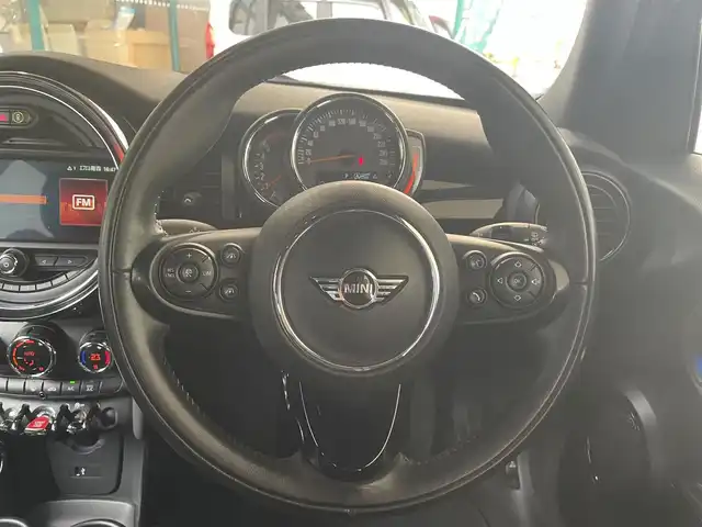 ＭＩＮＩ ミニ クーパー SD 青森県 2018(平30)年 4.3万km ムーンウォークグレーメタリック インテリジェントセーフティ/・衝突警告機能/・歩行者警告機能/純正ナビ/【AM/FM/USB/BT】/バックカメラ/パーキングアシスト/パーキングセンサー/レーダークルーズコントロール/前後コーナーセンサー/アイドリングストップ/LEDヘッドライト/フォグランプ/純正17インチAW/ETC/取扱説明書/保証書