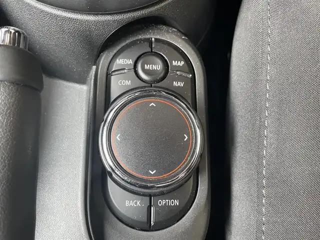 ＭＩＮＩ ミニ クーパー SD 青森県 2018(平30)年 4.3万km ムーンウォークグレーメタリック インテリジェントセーフティ/・衝突警告機能/・歩行者警告機能/純正ナビ/【AM/FM/USB/BT】/バックカメラ/パーキングアシスト/パーキングセンサー/レーダークルーズコントロール/前後コーナーセンサー/アイドリングストップ/LEDヘッドライト/フォグランプ/純正17インチAW/ETC/取扱説明書/保証書