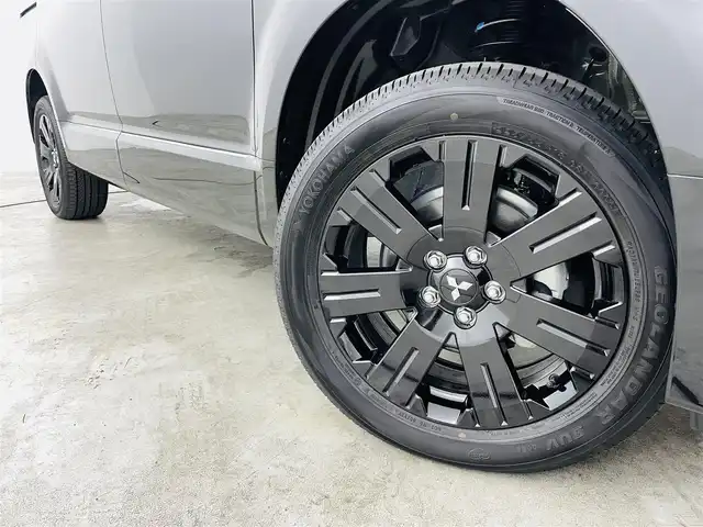三菱 デリカＤ：５ シャモニー 福島県 2025(令7)年 0.1千km 黒Ⅱ 登録済未使用車/衝突軽減ブレーキ/・レーンキープアシスト/・ブラインドスポットモニター/・レーダークルーズコントロール/ALPINE製11インチナビ/・型番：EX11NX/・フルセグTV/BT/CD/DVD/USB/HDMI/・バックカメラ/全方位カメラ/両側パワースライドドア/パワーバックドア/アイドリングストップ/電子パーキング/・オートホールド/革巻きステアリング/・ステアリングリモコン/・ステアリングヒーター/・パドルシフト/ハーフレザーシート/・シートヒーター(運転席/助手席)/・パワーシート(運転席)/プッシュスタート/・スマートキー/・スペアキー/LEDヘッドライト/・オートライト/・フォグライト/・オートマチックハイビーム