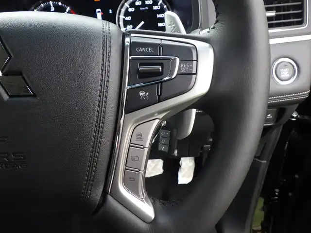 三菱 デリカＤ：５ シャモニー 千葉県 2025(令7)年 0.1千km 黒Ⅱ 登録済未使用車/衝突軽減ブレーキ/・レーンキープアシスト/・ブラインドスポットモニター/・レーダークルーズコントロール/ALPINE製11インチナビ/・型番：EX11NX/・フルセグTV/BT/CD/DVD/USB/HDMI/・バックカメラ/全方位カメラ/両側パワースライドドア/パワーバックドア/アイドリングストップ/電子パーキング/・オートホールド/革巻きステアリング/・ステアリングリモコン/・ステアリングヒーター/・パドルシフト/ハーフレザーシート/・シートヒーター(運転席/助手席)/・パワーシート(運転席)/プッシュスタート/・スマートキー/・スペアキー/LEDヘッドライト/・オートライト/・フォグライト/・オートマチックハイビーム