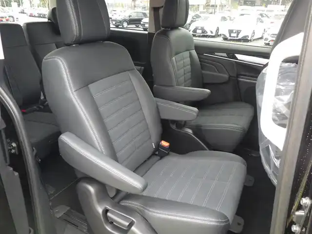 三菱 デリカＤ：５ シャモニー 千葉県 2025(令7)年 0.1千km 黒Ⅱ 登録済未使用車/衝突軽減ブレーキ/・レーンキープアシスト/・ブラインドスポットモニター/・レーダークルーズコントロール/ALPINE製11インチナビ/・型番：EX11NX/・フルセグTV/BT/CD/DVD/USB/HDMI/・バックカメラ/全方位カメラ/両側パワースライドドア/パワーバックドア/アイドリングストップ/電子パーキング/・オートホールド/革巻きステアリング/・ステアリングリモコン/・ステアリングヒーター/・パドルシフト/ハーフレザーシート/・シートヒーター(運転席/助手席)/・パワーシート(運転席)/プッシュスタート/・スマートキー/・スペアキー/LEDヘッドライト/・オートライト/・フォグライト/・オートマチックハイビーム