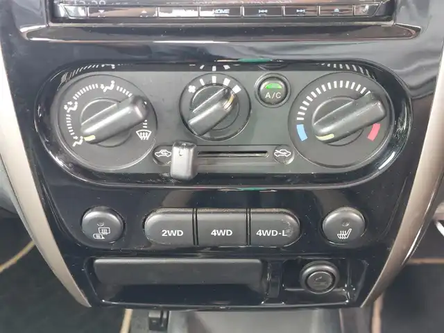 スズキ ジムニー ランドベンチャー 石川県 2017(平29)年 8.6万km ブルーイッシュブラックパール3 ４WD/KENWOODナビ/・フルセグTV/・Bluetooth/サスペンションキット（TANIGICHI）/社外マフラー（Links）/ブースト計（AUTOGAUGE）/純正フロアマット/純正16インチアルミホイール/ハーフレザーシート/シートヒーター/ドアバイザー/電動格納ミラー/リモコンキー