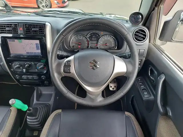 スズキ ジムニー ランドベンチャー 石川県 2017(平29)年 8.6万km ブルーイッシュブラックパール3 ４WD/KENWOODナビ/・フルセグTV/・Bluetooth/サスペンションキット（TANIGICHI）/社外マフラー（Links）/ブースト計（AUTOGAUGE）/純正フロアマット/純正16インチアルミホイール/ハーフレザーシート/シートヒーター/ドアバイザー/電動格納ミラー/リモコンキー