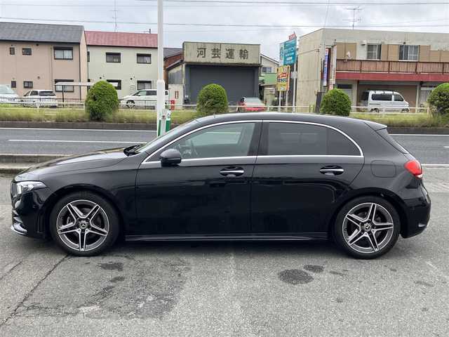 メルセデス・ベンツ Ｍ・ベンツ Ａ２００ｄ AMGライン 三重県 2021(令3)年 1.6万km コスモスブラック ワンオーナー/サンルーフ/走行距離15296km/♪アクティブブレーキアシスト/♪アクティブステアリングアシスト/♪アクティブブラインドスポットアシスト/♪アクティブレーンキーピングアシスト/♪純正メーカーナビ/　・フルセグ・Bluetoothオーディオ・USB/♪バックガイドカメラ/♪スマートキー×2/♪プッシュスタート/♪アダプティブクルーズコントロール/♪クリアランスソナー/♪ハーフレザーシート/♪前席パワーシート(メモリ付き)/♪前席シートヒーター/♪LEDヘッドライト/♪オートライト/♪オートハイビーム/♪オートリトラクタブルミラー/♪リアフォグライト/♪純正18インチAW/♪革巻ステアリング/♪ステアリングスイッチ/♪パドルシフト/♪アイドリングストップ/♪フロアマット/♪プライバシーガラス/♪サイド/カーテンエアバック/♪電動パーキングスイッチ/♪ETC2.0/♪横滑り防止機能