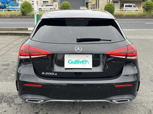 メルセデス・ベンツ Ｍ・ベンツ Ａ２００ｄ AMGライン 三重県 2021(令3)年 1.6万km コスモスブラック ワンオーナー/サンルーフ/走行距離15296km/♪アクティブブレーキアシスト/♪アクティブステアリングアシスト/♪アクティブブラインドスポットアシスト/♪アクティブレーンキーピングアシスト/♪純正メーカーナビ/　・フルセグ・Bluetoothオーディオ・USB/♪バックガイドカメラ/♪スマートキー×2/♪プッシュスタート/♪アダプティブクルーズコントロール/♪クリアランスソナー/♪ハーフレザーシート/♪前席パワーシート(メモリ付き)/♪前席シートヒーター/♪LEDヘッドライト/♪オートライト/♪オートハイビーム/♪オートリトラクタブルミラー/♪リアフォグライト/♪純正18インチAW/♪革巻ステアリング/♪ステアリングスイッチ/♪パドルシフト/♪アイドリングストップ/♪フロアマット/♪プライバシーガラス/♪サイド/カーテンエアバック/♪電動パーキングスイッチ/♪ETC2.0/♪横滑り防止機能