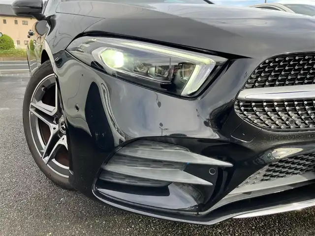 メルセデス・ベンツ Ｍ・ベンツ Ａ２００ｄ AMGライン 三重県 2021(令3)年 1.6万km コスモスブラック ワンオーナー/サンルーフ/走行距離15296km/♪アクティブブレーキアシスト/♪アクティブステアリングアシスト/♪アクティブブラインドスポットアシスト/♪アクティブレーンキーピングアシスト/♪純正メーカーナビ/　・フルセグ・Bluetoothオーディオ・USB/♪バックガイドカメラ/♪スマートキー×2/♪プッシュスタート/♪アダプティブクルーズコントロール/♪クリアランスソナー/♪ハーフレザーシート/♪前席パワーシート(メモリ付き)/♪前席シートヒーター/♪LEDヘッドライト/♪オートライト/♪オートハイビーム/♪オートリトラクタブルミラー/♪リアフォグライト/♪純正18インチAW/♪革巻ステアリング/♪ステアリングスイッチ/♪パドルシフト/♪アイドリングストップ/♪フロアマット/♪プライバシーガラス/♪サイド/カーテンエアバック/♪電動パーキングスイッチ/♪ETC2.0/♪横滑り防止機能
