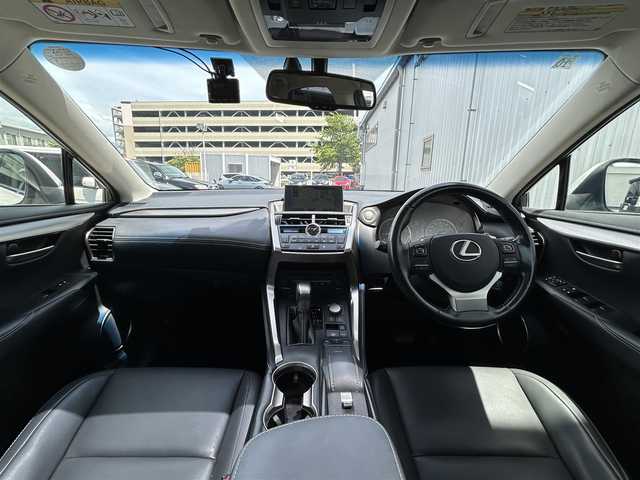 レクサス ＮＸ 200t Iパッケージ 静岡県 2016(平28)年 7万km ソニッククォーツ ユーザー買取車両/純正SDナビ（AM/FM/CD/USB/BT/TV/AUX）/純正3眼LEDヘッドライト/純正18インチAW/ビルトインETC2.0/ドライブレコーダー/サンルーフ/シートヒーター/クルーズコントロール（追従走行有り）/パワーシート（D.N席）/アイドリングストップ/シートヒーター（D.N席）/パドルシフト/パーキングアシスト/ステアリングヒーター