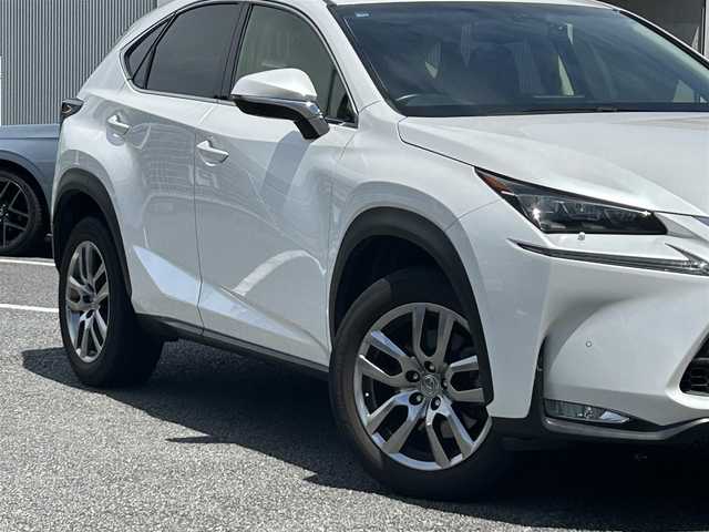 レクサス ＮＸ 200t Iパッケージ 静岡県 2016(平28)年 7万km ソニッククォーツ ユーザー買取車両/純正SDナビ（AM/FM/CD/USB/BT/TV/AUX）/純正3眼LEDヘッドライト/純正18インチAW/ビルトインETC2.0/ドライブレコーダー/サンルーフ/シートヒーター/クルーズコントロール（追従走行有り）/パワーシート（D.N席）/アイドリングストップ/シートヒーター（D.N席）/パドルシフト/パーキングアシスト/ステアリングヒーター