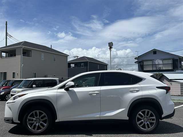レクサス ＮＸ 200t Iパッケージ 静岡県 2016(平28)年 7万km ソニッククォーツ ユーザー買取車両/純正SDナビ（AM/FM/CD/USB/BT/TV/AUX）/純正3眼LEDヘッドライト/純正18インチAW/ビルトインETC2.0/ドライブレコーダー/サンルーフ/シートヒーター/クルーズコントロール（追従走行有り）/パワーシート（D.N席）/アイドリングストップ/シートヒーター（D.N席）/パドルシフト/パーキングアシスト/ステアリングヒーター