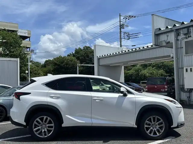 レクサス ＮＸ 200t Iパッケージ 静岡県 2016(平28)年 7万km ソニッククォーツ ユーザー買取車両/純正SDナビ（AM/FM/CD/USB/BT/TV/AUX）/純正3眼LEDヘッドライト/純正18インチAW/ビルトインETC2.0/ドライブレコーダー/サンルーフ/シートヒーター/クルーズコントロール（追従走行有り）/パワーシート（D.N席）/アイドリングストップ/シートヒーター（D.N席）/パドルシフト/パーキングアシスト/ステアリングヒーター