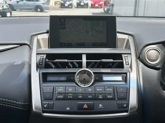 レクサス ＮＸ 200t Iパッケージ 静岡県 2016(平28)年 7万km ソニッククォーツ ユーザー買取車両/純正SDナビ（AM/FM/CD/USB/BT/TV/AUX）/純正3眼LEDヘッドライト/純正18インチAW/ビルトインETC2.0/ドライブレコーダー/サンルーフ/シートヒーター/クルーズコントロール（追従走行有り）/パワーシート（D.N席）/アイドリングストップ/シートヒーター（D.N席）/パドルシフト/パーキングアシスト/ステアリングヒーター
