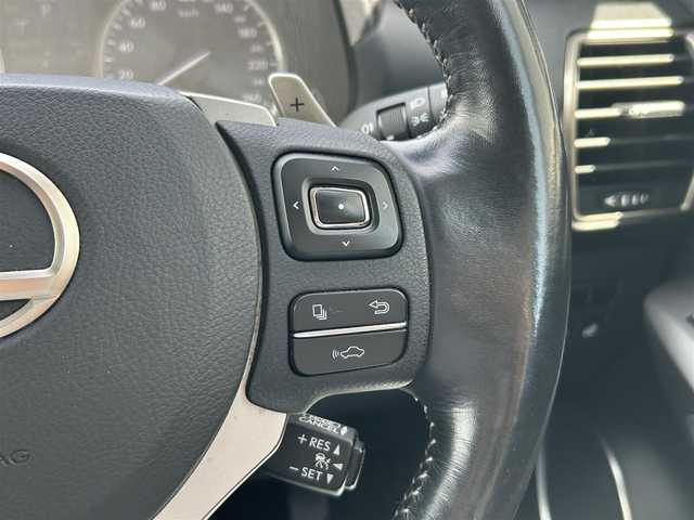 レクサス ＮＸ 200t Iパッケージ 静岡県 2016(平28)年 7万km ソニッククォーツ ユーザー買取車両/純正SDナビ（AM/FM/CD/USB/BT/TV/AUX）/純正3眼LEDヘッドライト/純正18インチAW/ビルトインETC2.0/ドライブレコーダー/サンルーフ/シートヒーター/クルーズコントロール（追従走行有り）/パワーシート（D.N席）/アイドリングストップ/シートヒーター（D.N席）/パドルシフト/パーキングアシスト/ステアリングヒーター