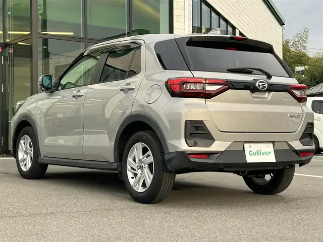 ダイハツ ロッキー X 愛媛県 2023(令5)年 2.8万km グレーマイカM 純正７型ナビ(フルセグTV/BT)/バックカメラ/ドライブレコーダー/アイドリングストップ/クリアランスソナー/衝突被害軽減装置/ＬＥＤヘッドライト/オートライト/ＨＤＭＩ入力端子/電格ミラー/ステアリングリモコン/ヘッドライトレベライザー/BLITSレーダー/現状サマー(純正AW)(195/65/R16)/DUNLOP ENASAVE EC300+/禁煙車