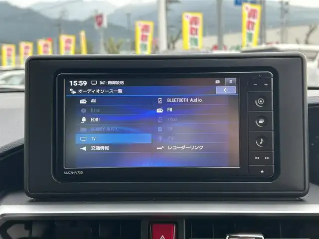 ダイハツ ロッキー X 愛媛県 2023(令5)年 2.8万km グレーマイカM 純正７型ナビ(フルセグTV/BT)/バックカメラ/ドライブレコーダー/アイドリングストップ/クリアランスソナー/衝突被害軽減装置/ＬＥＤヘッドライト/オートライト/ＨＤＭＩ入力端子/電格ミラー/ステアリングリモコン/ヘッドライトレベライザー/BLITSレーダー/現状サマー(純正AW)(195/65/R16)/DUNLOP ENASAVE EC300+/禁煙車