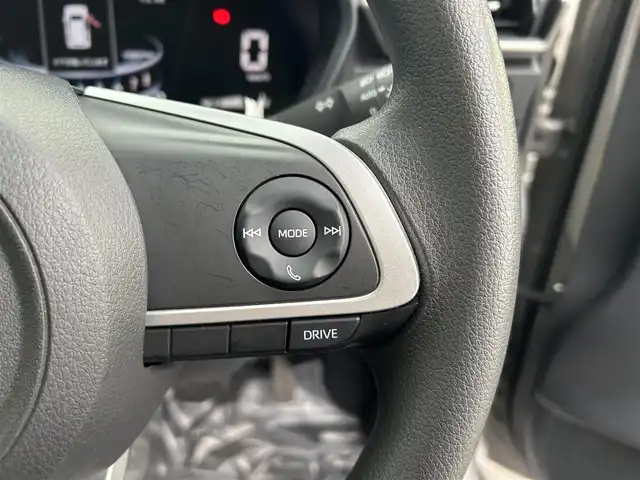 ダイハツ ロッキー X 愛媛県 2023(令5)年 2.8万km グレーマイカM 純正７型ナビ(フルセグTV/BT)/バックカメラ/ドライブレコーダー/アイドリングストップ/クリアランスソナー/衝突被害軽減装置/ＬＥＤヘッドライト/オートライト/ＨＤＭＩ入力端子/電格ミラー/ステアリングリモコン/ヘッドライトレベライザー/BLITSレーダー/現状サマー(純正AW)(195/65/R16)/DUNLOP ENASAVE EC300+/禁煙車