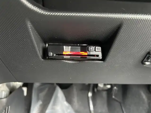 ダイハツ ロッキー X 愛媛県 2023(令5)年 2.8万km グレーマイカM 純正７型ナビ(フルセグTV/BT)/バックカメラ/ドライブレコーダー/アイドリングストップ/クリアランスソナー/衝突被害軽減装置/ＬＥＤヘッドライト/オートライト/ＨＤＭＩ入力端子/電格ミラー/ステアリングリモコン/ヘッドライトレベライザー/BLITSレーダー/現状サマー(純正AW)(195/65/R16)/DUNLOP ENASAVE EC300+/禁煙車