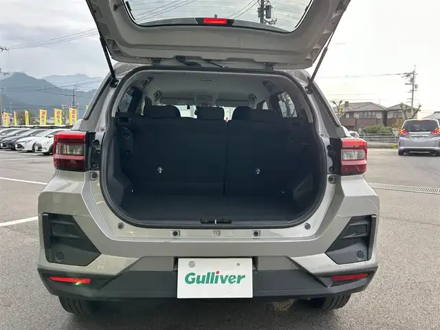 ダイハツ ロッキー X 愛媛県 2023(令5)年 2.8万km グレーマイカM 純正７型ナビ(フルセグTV/BT)/バックカメラ/ドライブレコーダー/アイドリングストップ/クリアランスソナー/衝突被害軽減装置/ＬＥＤヘッドライト/オートライト/ＨＤＭＩ入力端子/電格ミラー/ステアリングリモコン/ヘッドライトレベライザー/BLITSレーダー/現状サマー(純正AW)(195/65/R16)/DUNLOP ENASAVE EC300+/禁煙車