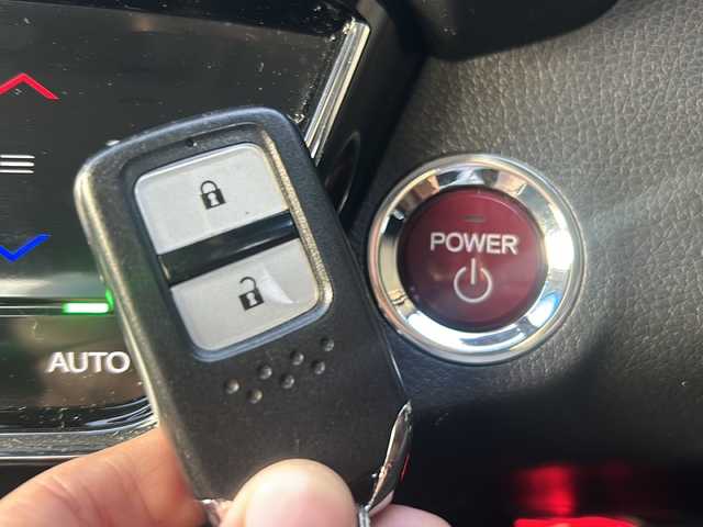 ホンダ ヴェゼル ハイブリッド X 石川県 2014(平26)年 7.3万km ミスティックグリーンパール VSA (VSA・Vehicle Stability Assist)/・EBD（電子制動力配分装置）付ABS/・衝突安全ボディー/・衝突被害軽減/純正メモリナビゲーション/【CD・DVD・Bluetooth・ワンセグTV】/型番：VXM-145VFi/クルーズコントロール/バックカメラ/パドルシフト/ドライブレコーダー/ETC/LEDヘッドライト/・オートライト/・フォグランプ/プッシュスタート/・スマートキー/純正フロアマット/純正16インチAW
