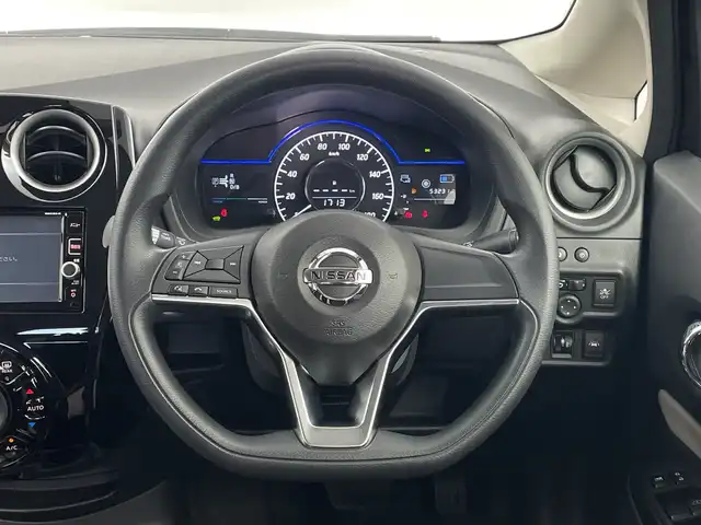 日産 ノート e－パワー X 鹿児島県 2016(平28)年 5.4万km インペリアルアンバーP 純正ナビ/（CD/DVD/BT/フルセグTV）/エマージェンシーブレーキ/レーンキープアシスト/オートライト/スマートキー/プッシュスタート/バックカメラ/電動格納ミラー/シートリフター/ドアバイザー/純正フロアマット/ステアリングスイッチ