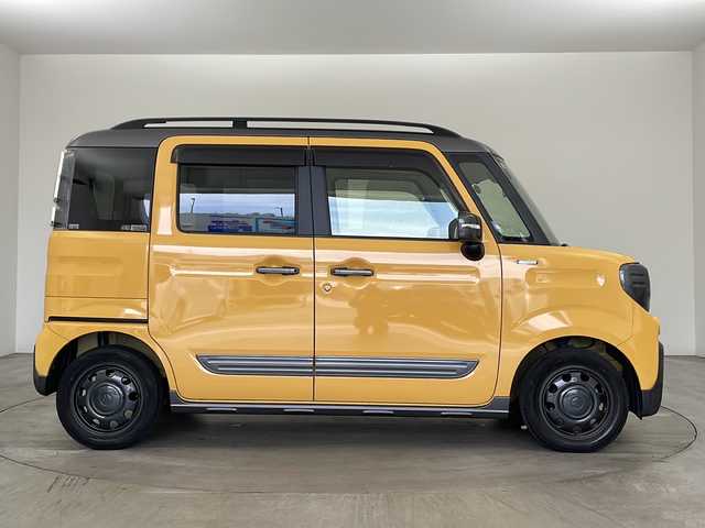 スズキ スペーシア ギア HYBRID XZターボ 兵庫県 2021(令3)年 2.5万km アクティブイエロー/ガンメタリック2トーン ・デュアルカメラブレーキサポート/・誤発進抑制機能/・車線逸脱警報機能/・ふらつき警報機能/・先行車発進お知らせ機能/・アダプティブクルーズコントロール/・ハイビームアシスト/・後退時ブレーキサポート/・後方誤発進抑制機能/・LEDヘッドライト/・社外SDナビ（CN-RZ765W）/CD/DVD/SD/BT/フルセグ/・バックカメラ/・ビルトインETC/・両側パワースライドドア/・パドルシフト/・革巻きステアリング/・社外前後ドライブレコーダー/・横滑り防止装置/・クリアランスソナー/・スマートキー