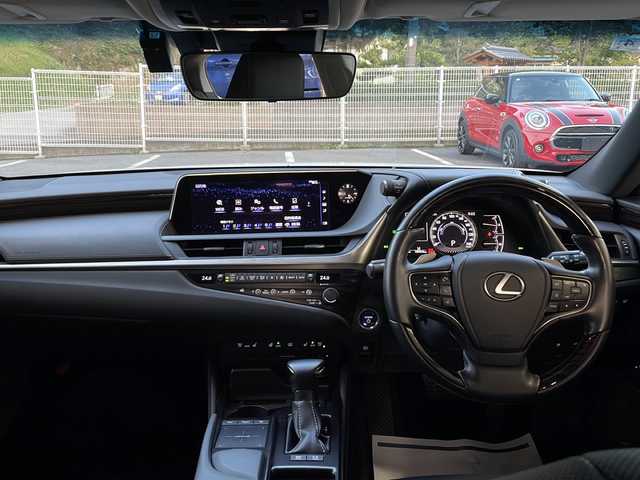 レクサス ＥＳ 300h バージョンL 福島県 2020(令2)年 1.9万km ソニッククォーツ 登録時走行距離　18954キロ/ワンオーナー/サンルーフ/黒革シート/360度カメラ/メーカーナビ/フルセグTV/エアコンシート/レクサスセーフティー/パワーシート/ビルトインETC/パワーバックドア/ビルトインETC/クリアランスソナー/ドライブレコーダー