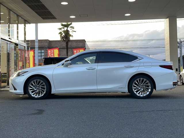 レクサス ＥＳ 300h バージョンL 福島県 2020(令2)年 1.9万km ソニッククォーツ 登録時走行距離　18954キロ/ワンオーナー/サンルーフ/黒革シート/360度カメラ/メーカーナビ/フルセグTV/エアコンシート/レクサスセーフティー/パワーシート/ビルトインETC/パワーバックドア/ビルトインETC/クリアランスソナー/ドライブレコーダー