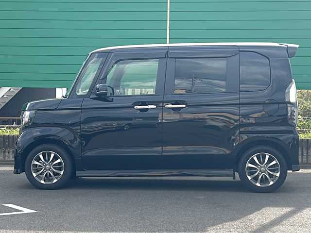 ホンダ Ｎ ＢＯＸ カスタム L 茨城県 2022(令4)年 1.3万km クリスタルブラックパール 社外6.8インチディスプレイオーディオ（Bluetooth接続/AM/FM/CD/DVD/USB）/スマートキー/片側パワースライドドア/バックカメラ/前方ドライブレコーダー/コーナーセンサー/オートマチックハイビーム/前席シートヒーター/アイドリングストップ/パーキングアシスト/横滑り防止装置/盗難防止装置/衝突被害軽減システム/レーンキープアシスト