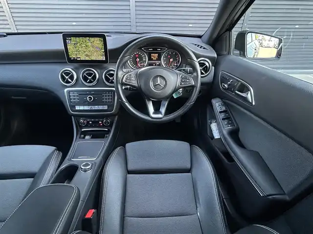 メルセデス・ベンツ Ａ１８０ スタイル 茨城県 2018(平30)年 2万km コスモスブラック 後期 /RSP /ACC /ナビ /TV /Bカメラ /LED /半革 /Sヒ-タ- /M付パワーシート /レーンキープアシスト /ブラインドスポットアシスト /パークトロニック /CarPlay/BT/USB/DVD /ETC2.0 /キーレスゴー /純正16インチAW /禁煙車