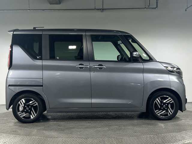 日産 ルークス ハイウェイスター X 神奈川県 2024(令6)年 0.6万km チタニウムグレーメタリック 純正9型SDナビゲーション【MM223D-L】/フルセグ　AM　FM　HDMI　SD　Bluetooth/インテリジェントアラウンドビューモニター/インテリジェントルームミラー/ハンズフリー付両側電動スライドドア【サンシェード】/先進安全装備/インテリジェントエマージェンシーブレーキ/踏み間違い衝突防止アシスト/インテリジェントLI車線逸脱防止支援システム/LDW車線逸脱警報/インテリジェントFCW前方衝突予測警報/インテリジェントDAふらつき警報/標識認識機能/アイドリングストップ/プラズマクラスター付ツーリングファン/前後ソナー/純正ナビ連動前後ドライブレコーダー/純正ビルトインETC/SOSコール/プッシュスタート/スマートキー/LEDヘッドランプ/LEDフロントフォグランプ/オートラート/ハイビームアシスト/純正14インチアルミホイール/純正リアスポイラー