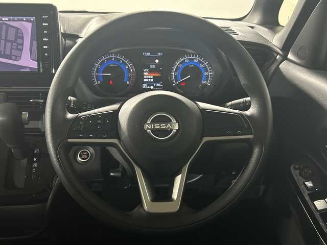 日産 ルークス ハイウェイスター X 神奈川県 2024(令6)年 0.6万km チタニウムグレーメタリック 純正9型SDナビゲーション【MM223D-L】/フルセグ　AM　FM　HDMI　SD　Bluetooth/インテリジェントアラウンドビューモニター/インテリジェントルームミラー/ハンズフリー付両側電動スライドドア【サンシェード】/先進安全装備/インテリジェントエマージェンシーブレーキ/踏み間違い衝突防止アシスト/インテリジェントLI車線逸脱防止支援システム/LDW車線逸脱警報/インテリジェントFCW前方衝突予測警報/インテリジェントDAふらつき警報/標識認識機能/アイドリングストップ/プラズマクラスター付ツーリングファン/前後ソナー/純正ナビ連動前後ドライブレコーダー/純正ビルトインETC/SOSコール/プッシュスタート/スマートキー/LEDヘッドランプ/LEDフロントフォグランプ/オートラート/ハイビームアシスト/純正14インチアルミホイール/純正リアスポイラー