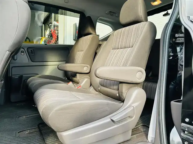 ホンダ フリード ハイブリット G ホンダセンシング 神奈川県 2019(平31)年 4.4万km プレミアムスパークルブラックパール ワンオーナー/純正メモリナビ/・DTV/CD/DVD/Bluetooth/Music Rack/バックカメラ/前後ドライブレコーダー/純正フリップダウンモニター/Honda SENSING/・アダプティブクルーズコントロール/・路外逸脱抑制機能/・先行車発進お知らせ機能/・車線維持支援システム/・衝突軽減ブレーキ/ビークルスタビリティアシスト/イモビライザー/両側パワースライドドア/ウォークスルー/純正１５インチアルミホイール/純正１５インチスタッドレススチールホイール（積載×４）/純正LEDヘッドライト/純正フロアマット/ビルトインETC/革巻きステアリング/プッシュEgスタート/ストップ/スマートキー×２/取扱説明書/新車時保証書