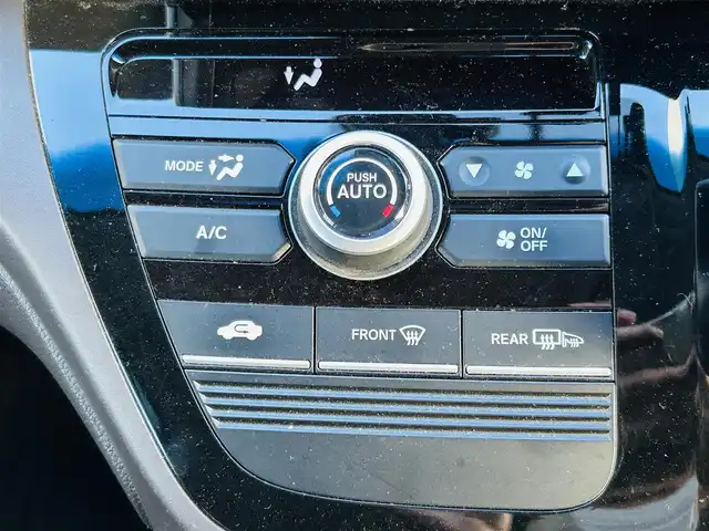 ホンダ フリード ハイブリット G ホンダセンシング 神奈川県 2019(平31)年 4.4万km プレミアムスパークルブラックパール ワンオーナー/純正メモリナビ/・DTV/CD/DVD/Bluetooth/Music Rack/バックカメラ/前後ドライブレコーダー/純正フリップダウンモニター/Honda SENSING/・アダプティブクルーズコントロール/・路外逸脱抑制機能/・先行車発進お知らせ機能/・車線維持支援システム/・衝突軽減ブレーキ/ビークルスタビリティアシスト/イモビライザー/両側パワースライドドア/ウォークスルー/純正１５インチアルミホイール/純正１５インチスタッドレススチールホイール（積載×４）/純正LEDヘッドライト/純正フロアマット/ビルトインETC/革巻きステアリング/プッシュEgスタート/ストップ/スマートキー×２/取扱説明書/新車時保証書