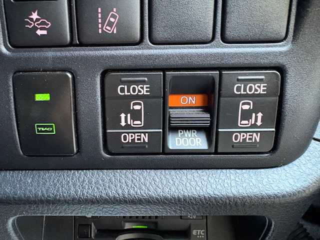 トヨタ ヴォクシー ZS 煌Ⅲ 大阪府 2021(令3)年 5万km ブラック 純正9型ナビ/フルセグ/両側パワースライドドア/トヨタセーフティセンス/クリアランスソナー/デジタルインナーミラー/ビルトインETC/ハーフレザーシート/LEDヘッドライト/純正アルミホイール/プッシュスタート/スマートキー