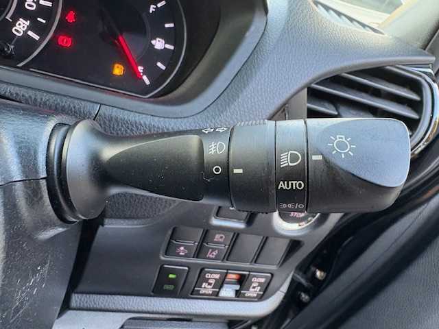 トヨタ ヴォクシー ZS 煌Ⅲ 大阪府 2021(令3)年 5万km ブラック 純正9型ナビ/フルセグ/両側パワースライドドア/トヨタセーフティセンス/クリアランスソナー/デジタルインナーミラー/ビルトインETC/ハーフレザーシート/LEDヘッドライト/純正アルミホイール/プッシュスタート/スマートキー