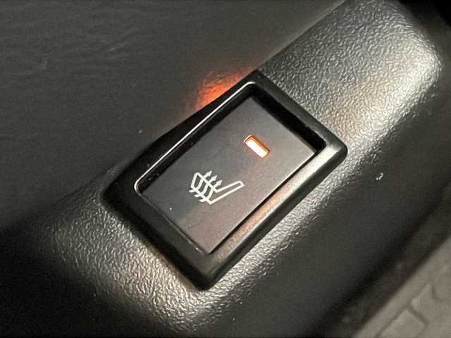 スズキ クロスビー HYBRID MZ 愛知県 2021(令3)年 3.2万km タフカーキパールメタリック/ブラック2トーン  ワンオーナー/ 純正メーカーオプションナビ　/ CD DVD フルセグTV Bluetooth USB SD FM AM/ アダプティブクルーズコントロール / スズキセーフティサポート/ デュアルカメラブレーキサポート/ 前方後方誤発進抑制/ 車線逸脱警報 / 標識認識機能 / 先行車発進お知らせ / ヒルホールドアシスト/ リアパーキングセンサー/ パドルシフト/ ＬＥＤオートヘッドライト/ オートハイビームシステム / 純正フォグランプ / ハーフレザーシート/ シートヒーター/ ビルトインETC/ 前後ドライブレコーダー/ 純正フロアマット / シートバックテーブル/ ISOFIX/ 保証書/ 取扱説明書/ スマートキー/ スペアキー