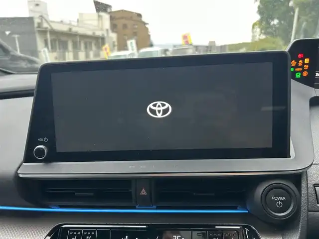 トヨタ プリウス Z 京都府 2023(令5)年 3.7万km プラチナホワイトパールマイカ ワンオーナー/純正ナビ/・FM/AM/Bluetooth/・フルセグテレビ/ETC2.0/ドライブレコーダー/全周囲カメラ/バックカメラ/Toyota Safety Sense/ワイヤレス充電器/革巻きステアリング/ステアリングリモコン/ハンドルヒーター/パワーシート（D席）/メモリシート（D席）/シートヒーター（D席+N席）/エアシート（D席+N席）/前後コーナーセンサー/LEDヘッドライト/スマートキー×2/プッシュスタートボタン/純正19インチアルミホイール/純正フロアマット/取扱説明書/保証書