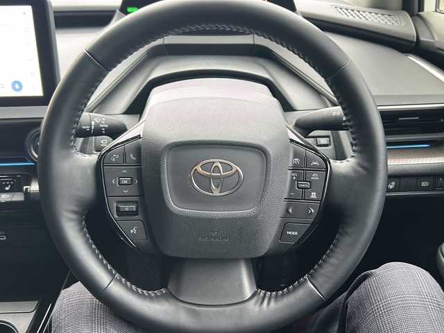 トヨタ プリウス Z 京都府 2023(令5)年 3.7万km プラチナホワイトパールマイカ ワンオーナー/純正ナビ/・FM/AM/Bluetooth/・フルセグテレビ/ETC2.0/ドライブレコーダー/全周囲カメラ/バックカメラ/Toyota Safety Sense/ワイヤレス充電器/革巻きステアリング/ステアリングリモコン/ハンドルヒーター/パワーシート（D席）/メモリシート（D席）/シートヒーター（D席+N席）/エアシート（D席+N席）/前後コーナーセンサー/LEDヘッドライト/スマートキー×2/プッシュスタートボタン/純正19インチアルミホイール/純正フロアマット/取扱説明書/保証書