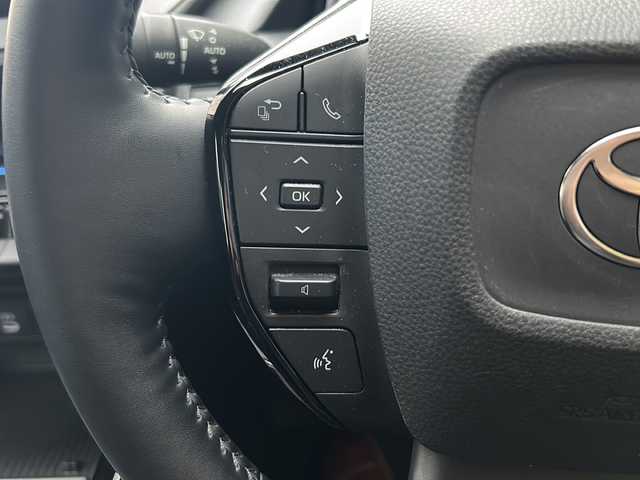 トヨタ プリウス Z 京都府 2023(令5)年 3.7万km プラチナホワイトパールマイカ ワンオーナー/純正ナビ/・FM/AM/Bluetooth/・フルセグテレビ/ETC2.0/ドライブレコーダー/全周囲カメラ/バックカメラ/Toyota Safety Sense/ワイヤレス充電器/革巻きステアリング/ステアリングリモコン/ハンドルヒーター/パワーシート（D席）/メモリシート（D席）/シートヒーター（D席+N席）/エアシート（D席+N席）/前後コーナーセンサー/LEDヘッドライト/スマートキー×2/プッシュスタートボタン/純正19インチアルミホイール/純正フロアマット/取扱説明書/保証書