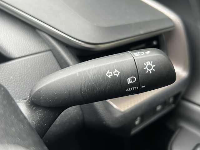 トヨタ プリウス Z 京都府 2023(令5)年 3.7万km プラチナホワイトパールマイカ ワンオーナー/純正ナビ/・FM/AM/Bluetooth/・フルセグテレビ/ETC2.0/ドライブレコーダー/全周囲カメラ/バックカメラ/Toyota Safety Sense/ワイヤレス充電器/革巻きステアリング/ステアリングリモコン/ハンドルヒーター/パワーシート（D席）/メモリシート（D席）/シートヒーター（D席+N席）/エアシート（D席+N席）/前後コーナーセンサー/LEDヘッドライト/スマートキー×2/プッシュスタートボタン/純正19インチアルミホイール/純正フロアマット/取扱説明書/保証書