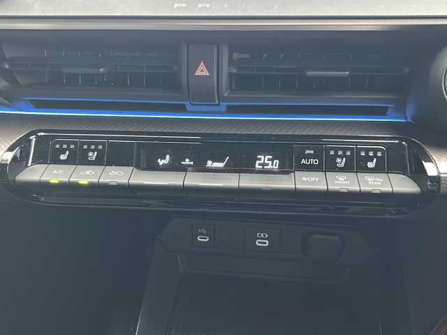 トヨタ プリウス Z 京都府 2023(令5)年 3.7万km プラチナホワイトパールマイカ ワンオーナー/純正ナビ/・FM/AM/Bluetooth/・フルセグテレビ/ETC2.0/ドライブレコーダー/全周囲カメラ/バックカメラ/Toyota Safety Sense/ワイヤレス充電器/革巻きステアリング/ステアリングリモコン/ハンドルヒーター/パワーシート（D席）/メモリシート（D席）/シートヒーター（D席+N席）/エアシート（D席+N席）/前後コーナーセンサー/LEDヘッドライト/スマートキー×2/プッシュスタートボタン/純正19インチアルミホイール/純正フロアマット/取扱説明書/保証書