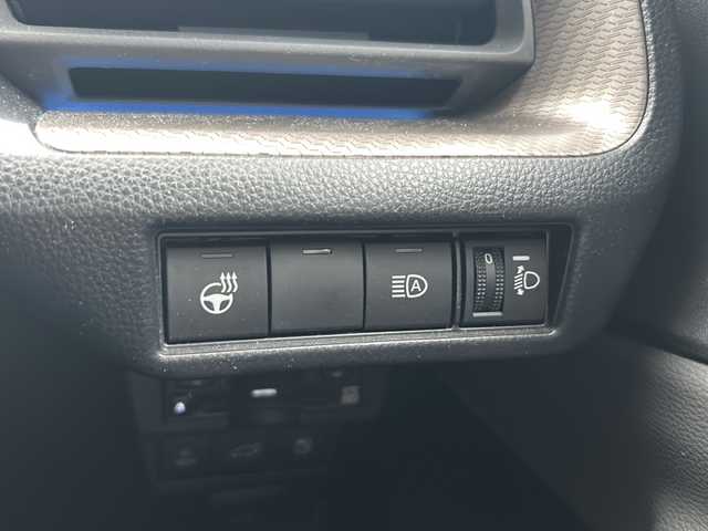 トヨタ プリウス Z 京都府 2023(令5)年 3.7万km プラチナホワイトパールマイカ ワンオーナー/純正ナビ/・FM/AM/Bluetooth/・フルセグテレビ/ETC2.0/ドライブレコーダー/全周囲カメラ/バックカメラ/Toyota Safety Sense/ワイヤレス充電器/革巻きステアリング/ステアリングリモコン/ハンドルヒーター/パワーシート（D席）/メモリシート（D席）/シートヒーター（D席+N席）/エアシート（D席+N席）/前後コーナーセンサー/LEDヘッドライト/スマートキー×2/プッシュスタートボタン/純正19インチアルミホイール/純正フロアマット/取扱説明書/保証書