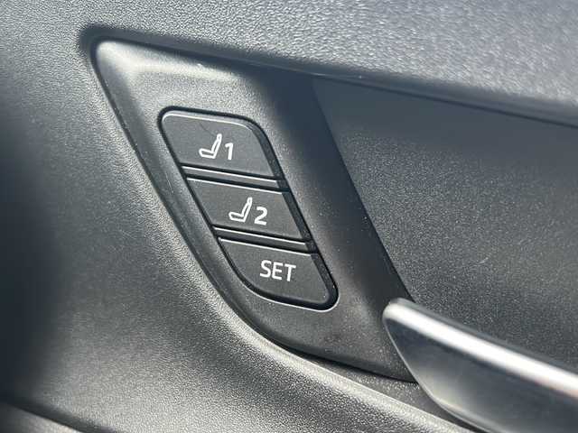 トヨタ プリウス Z 京都府 2023(令5)年 3.7万km プラチナホワイトパールマイカ ワンオーナー/純正ナビ/・FM/AM/Bluetooth/・フルセグテレビ/ETC2.0/ドライブレコーダー/全周囲カメラ/バックカメラ/Toyota Safety Sense/ワイヤレス充電器/革巻きステアリング/ステアリングリモコン/ハンドルヒーター/パワーシート（D席）/メモリシート（D席）/シートヒーター（D席+N席）/エアシート（D席+N席）/前後コーナーセンサー/LEDヘッドライト/スマートキー×2/プッシュスタートボタン/純正19インチアルミホイール/純正フロアマット/取扱説明書/保証書