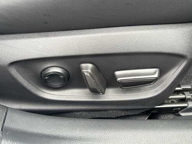 トヨタ プリウス Z 京都府 2023(令5)年 3.7万km プラチナホワイトパールマイカ ワンオーナー/純正ナビ/・FM/AM/Bluetooth/・フルセグテレビ/ETC2.0/ドライブレコーダー/全周囲カメラ/バックカメラ/Toyota Safety Sense/ワイヤレス充電器/革巻きステアリング/ステアリングリモコン/ハンドルヒーター/パワーシート（D席）/メモリシート（D席）/シートヒーター（D席+N席）/エアシート（D席+N席）/前後コーナーセンサー/LEDヘッドライト/スマートキー×2/プッシュスタートボタン/純正19インチアルミホイール/純正フロアマット/取扱説明書/保証書