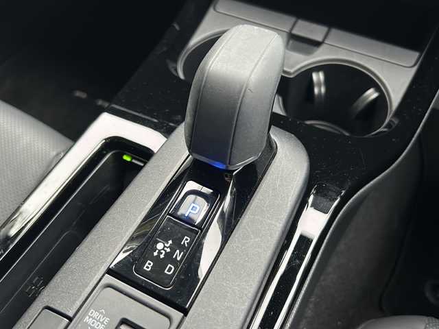 トヨタ プリウス Z 京都府 2023(令5)年 3.7万km プラチナホワイトパールマイカ ワンオーナー/純正ナビ/・FM/AM/Bluetooth/・フルセグテレビ/ETC2.0/ドライブレコーダー/全周囲カメラ/バックカメラ/Toyota Safety Sense/ワイヤレス充電器/革巻きステアリング/ステアリングリモコン/ハンドルヒーター/パワーシート（D席）/メモリシート（D席）/シートヒーター（D席+N席）/エアシート（D席+N席）/前後コーナーセンサー/LEDヘッドライト/スマートキー×2/プッシュスタートボタン/純正19インチアルミホイール/純正フロアマット/取扱説明書/保証書